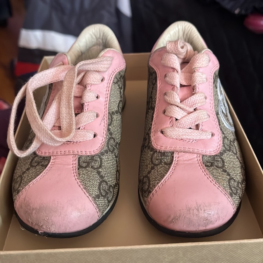 Pink Gucci kid shoes - Picture 2 of 2